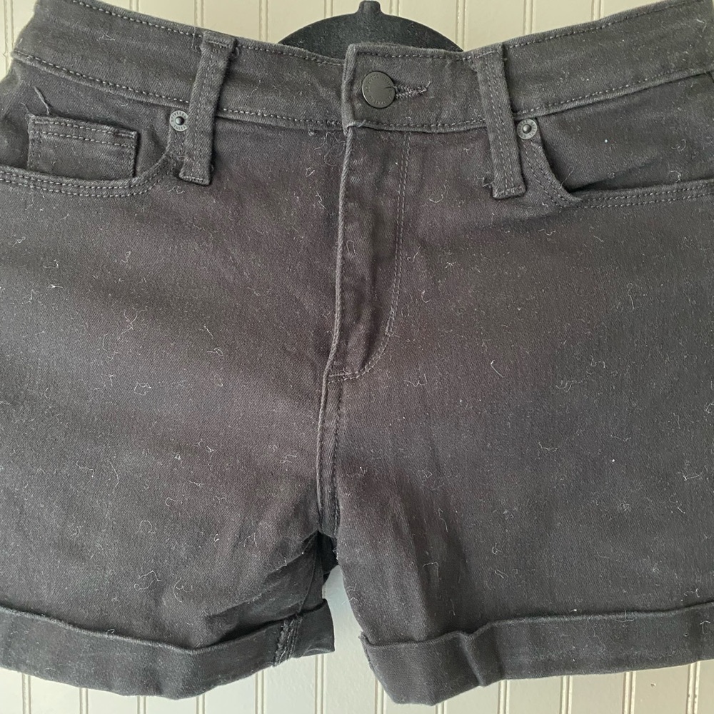 Universal Thread Shorts